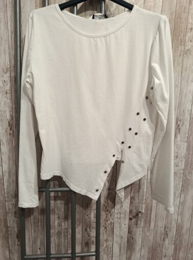 CAMISETA TACHUELAS